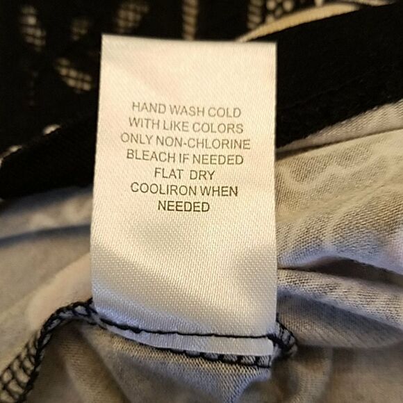 Daniel Rainn Top Medium Black Floral Cap Sleeves NWOT - Picture 14 of 15